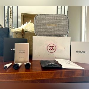 BNIB CHANEL Holiday Tweed Cosmetic Bag 100% Authentic